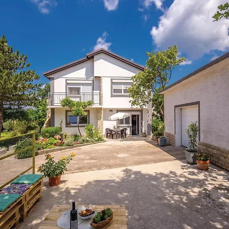 2 Bedroom Lovely In *