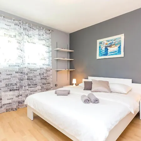 2 Bedroom Cozy In Apartment