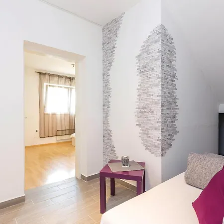 2 Bedroom Cozy In Appartement