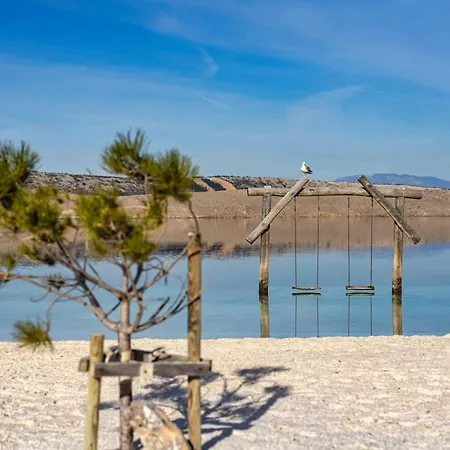 2 Bedroom Cozy In Appartement *