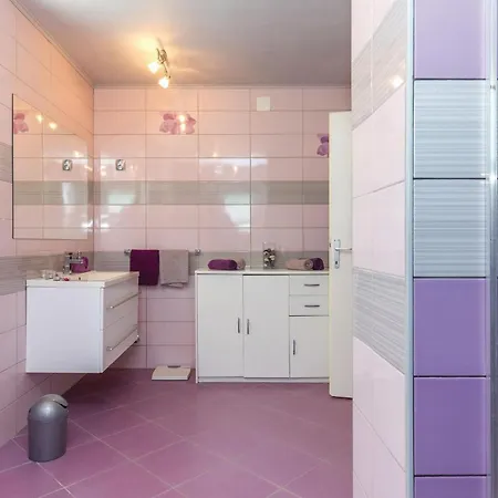 Appartement 2 Bedroom Cozy In