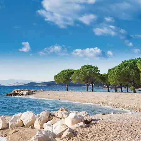 2 Bedroom Cozy In Appartement *