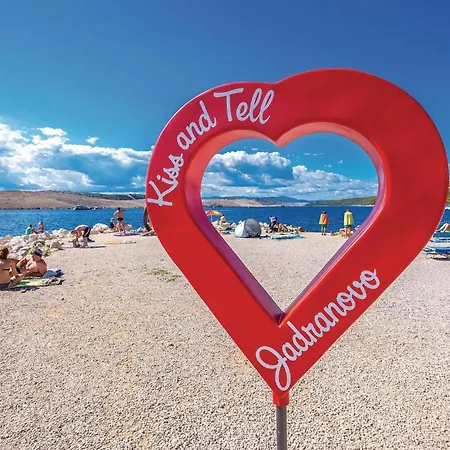 2 Bedroom Cozy In Appartement *