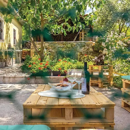 2 Bedroom Cozy In Appartement *