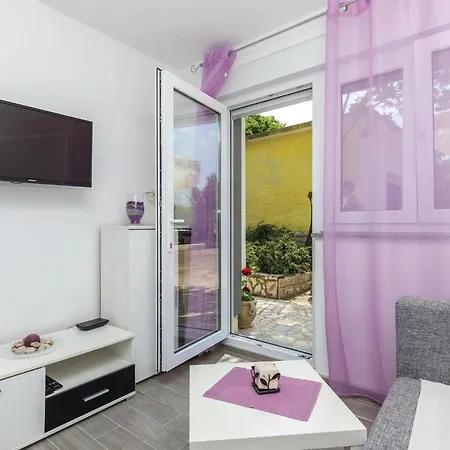 2 Bedroom Cozy In Appartement *