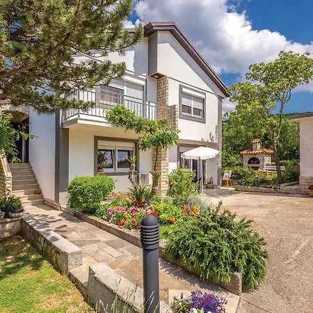 2 Bedroom Lovely In