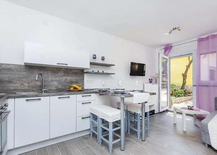 2 Bedroom Cozy In