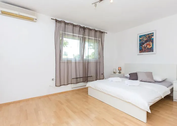 2 Bedroom Cozy In * Smrika