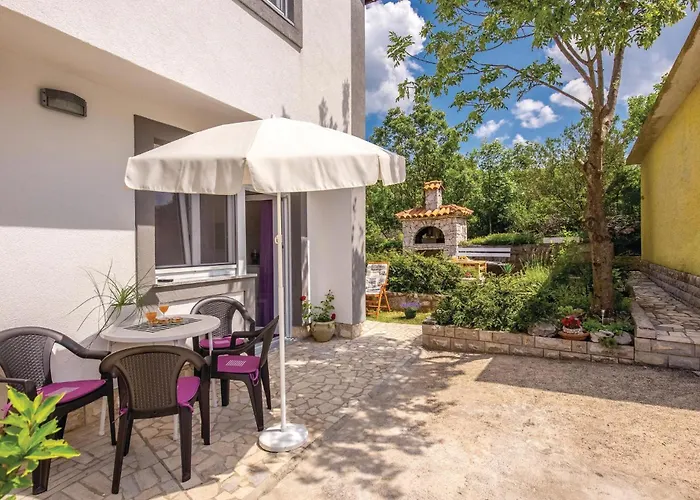 2 Bedroom Cozy In