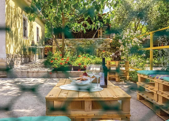 2 Bedroom Cozy In Apartment *