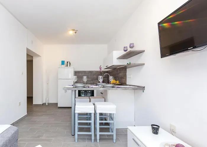 Apartment 2 Bedroom Cozy In