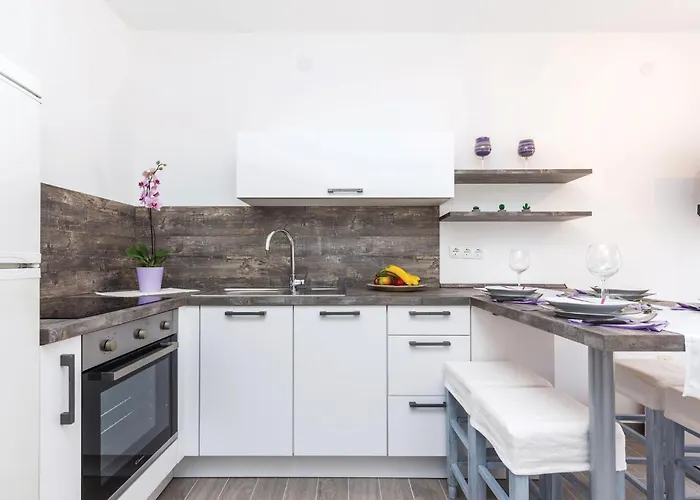 2 Bedroom Cozy In *