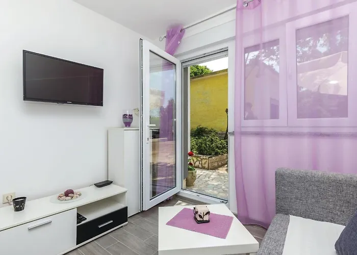 2 Bedroom Cozy In Apartment *